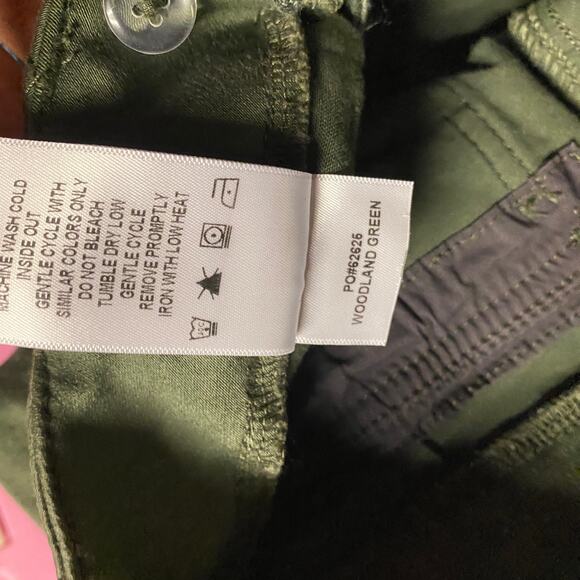 Level99 Woodland Green Skinny Leg Utility Cropped Pants Women's Size 26 - Picture 9 of 9